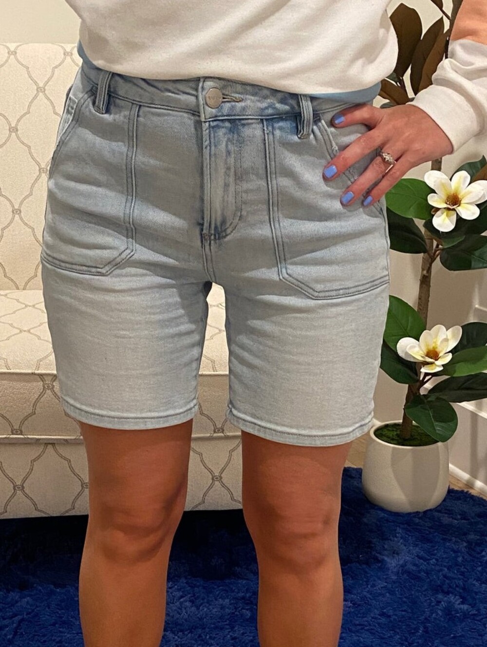 Risen High Rise Light Wash Stretch Denim Shorts Patch Pocket Size Large